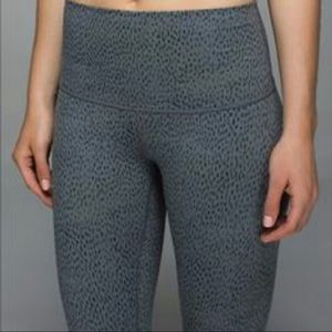 Wunder Under Lululemon animal print legging